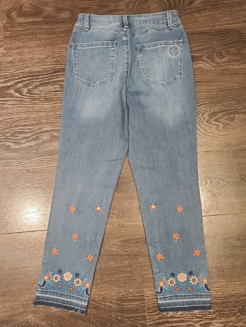 ❤️ LAURIE FELT EMBROIDERED HIGH RISE SKINNY DAISY DENIM JEANS, 4P (27 PETITE) - Picture 12 of 12